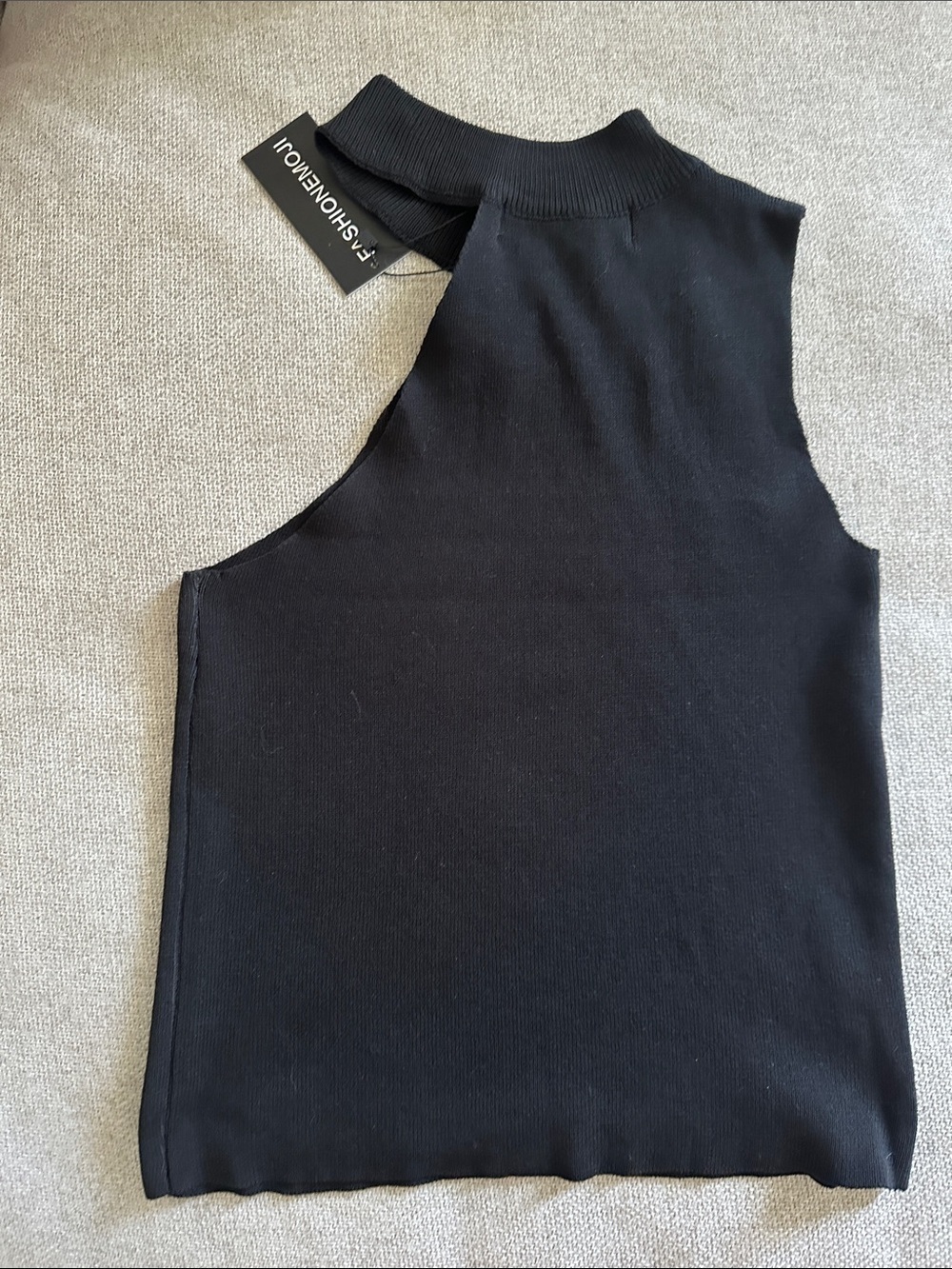 One-Shoulder Ribbed Stretch Black Tank Top - Picture 5 of 6